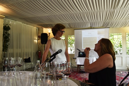 al centro Jolanda Novotna direttrice commerciale di Louis Jadoth