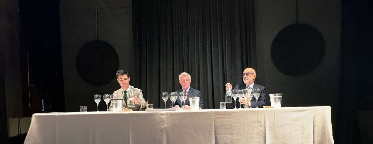 da sinistra Master of wine Gabriele Gorelli, Didier Depond e Giacolino Gilardino prov