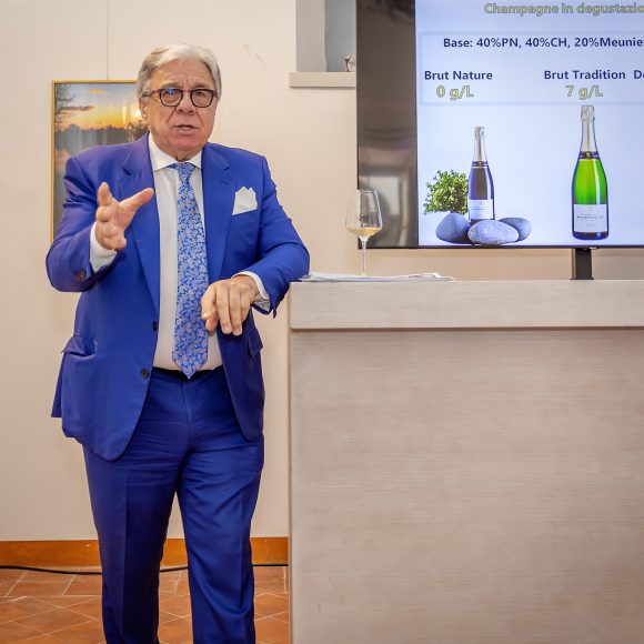 Riproduzione senza consenso scritto vietata 
Opera tutelata dalla legge sui diritti d'autore